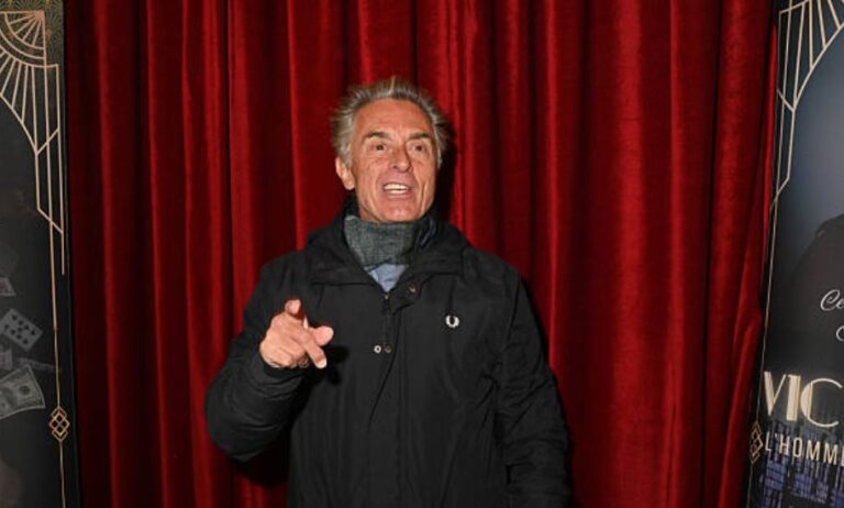 Gérard Holtz : le parcours d’une légende du journalisme sportif français Gérard Holtz